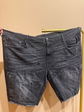 True Religion Geno Black distressed  Denim Jeans shorts